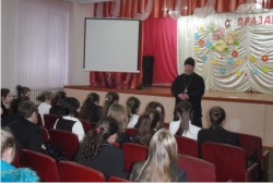 Увеличить Встреча настоятеля храма протоиерея А. Дашевского с учащимися 9-х и 10-х классов гимназии №8